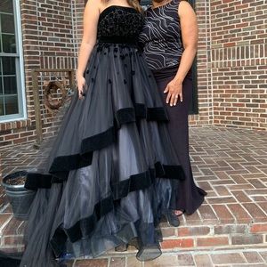 Mac Duggal Black Velvet and Floral Prom/Formal Dress